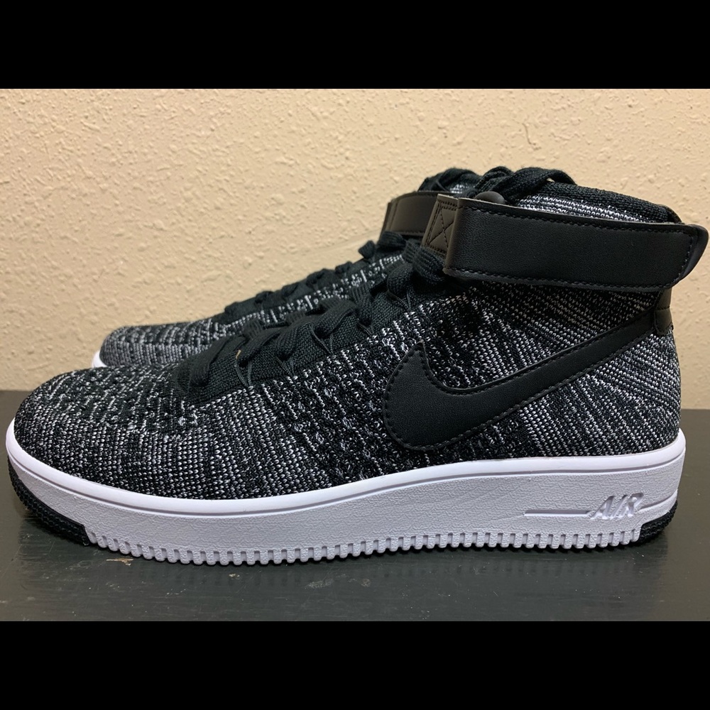SOLD Nike Air Force 1 Flyknit Mid Oreo Size 10